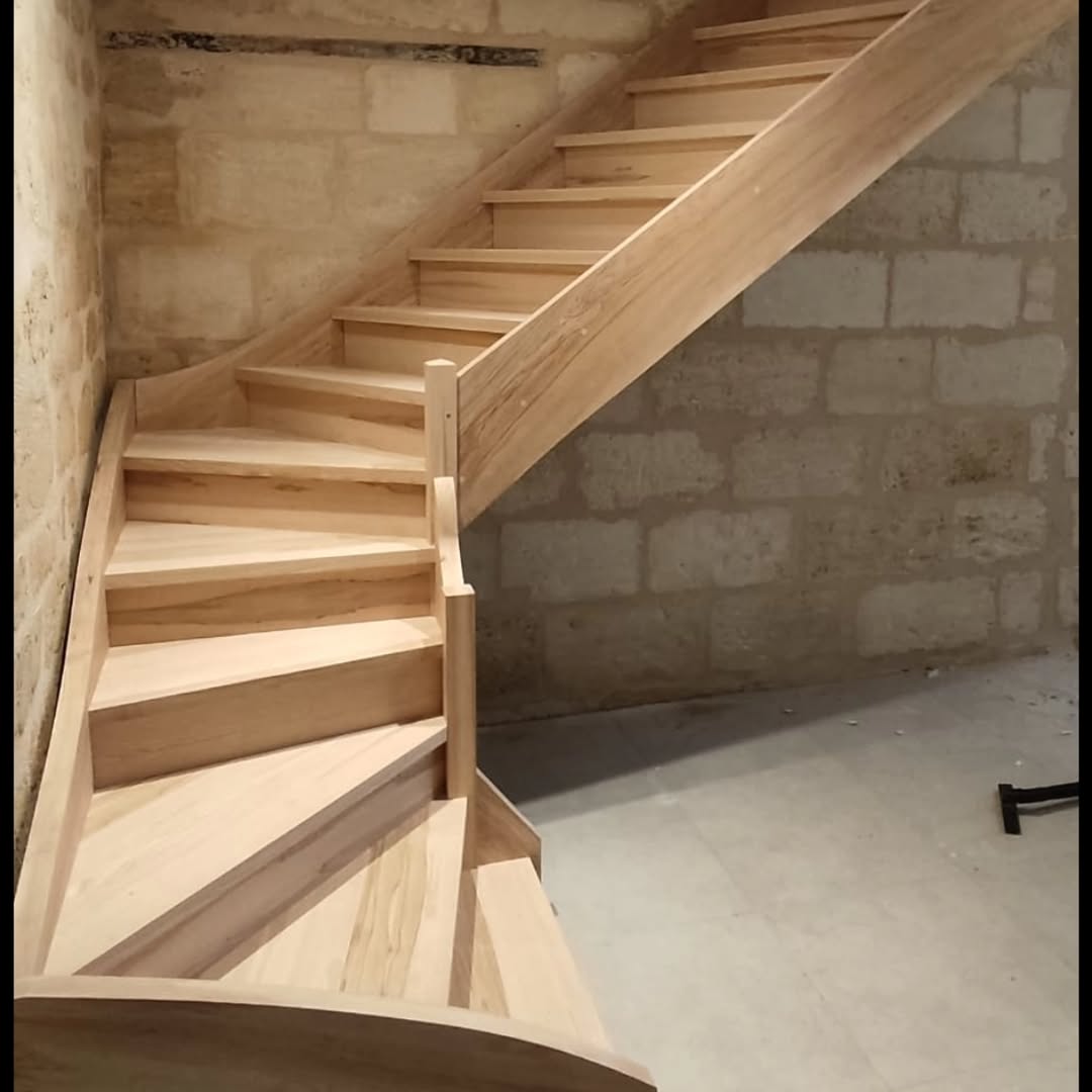 Escalier en frêne olivier massif